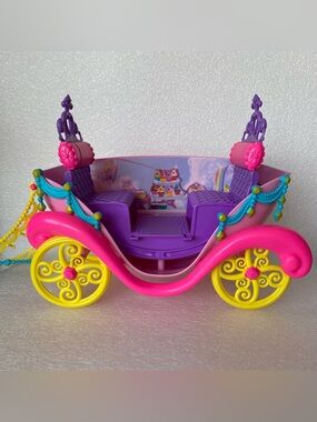 Barbie Mattel 2009 Dreamtopia Sweetville
Kingdom Carriage - Incomplete